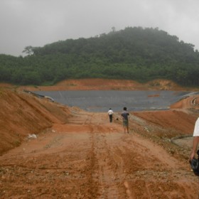 磷石膏堆放場HDPE防滲膜 工業(yè)污水池耐腐蝕土工膜 填埋場用糙面土工膜