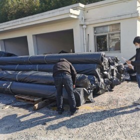 景觀湖天然鈉基膨潤土防水毯  豬場沼氣池防水毯  河道防滲防水毯