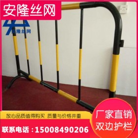 基坑臨邊圍擋鐵馬護(hù)欄排隊(duì)隔離防護(hù)欄桿前方施工護(hù)欄活動(dòng)護(hù)欄