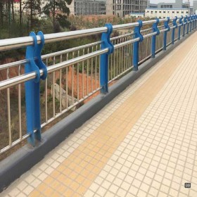 新疆道路防撞護(hù)欄 直銷高速公路隔離護(hù)欄 城市橋梁護(hù)欄