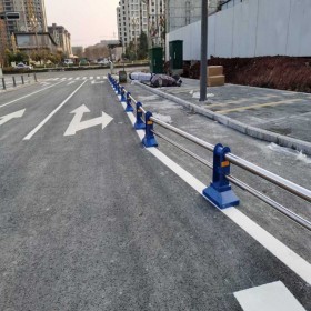 云南市政護(hù)欄 道路市政護(hù)欄定制 市政隔離護(hù)欄批發(fā)