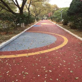 梅州市 透水性混凝土 車行彩色透水混凝土路 彩色透水混凝土道路 批發(fā)價格